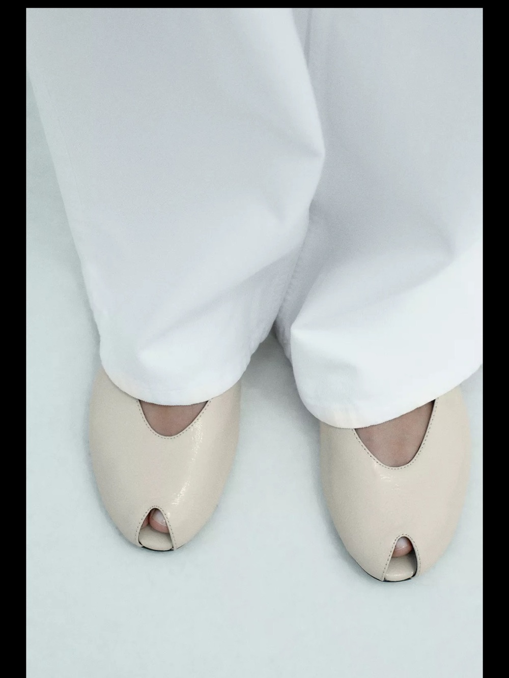 Brand New Zara Size 8
Cream Peep-Toe Leather Flats